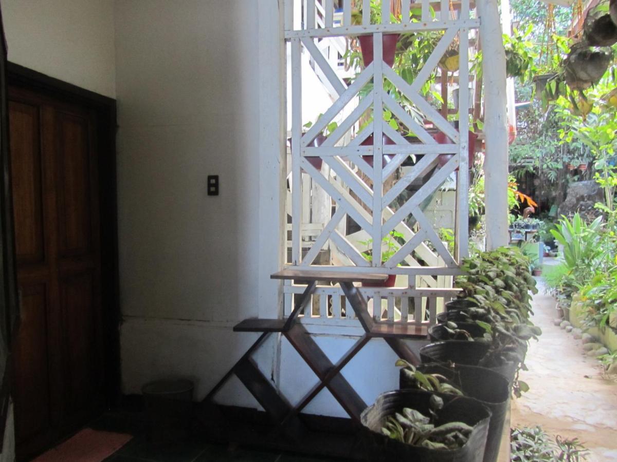 Islandfront Cottages And Restaurant El Nido Exterior photo